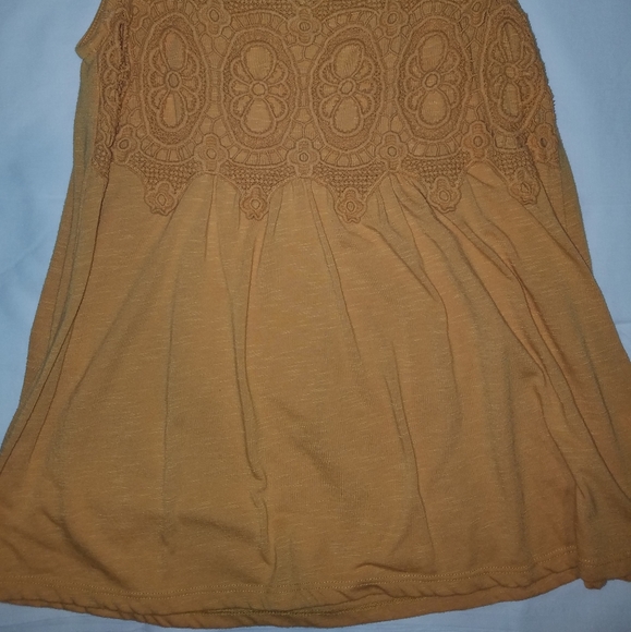 Absolutely FAMOUS top - Picture 2 of 5